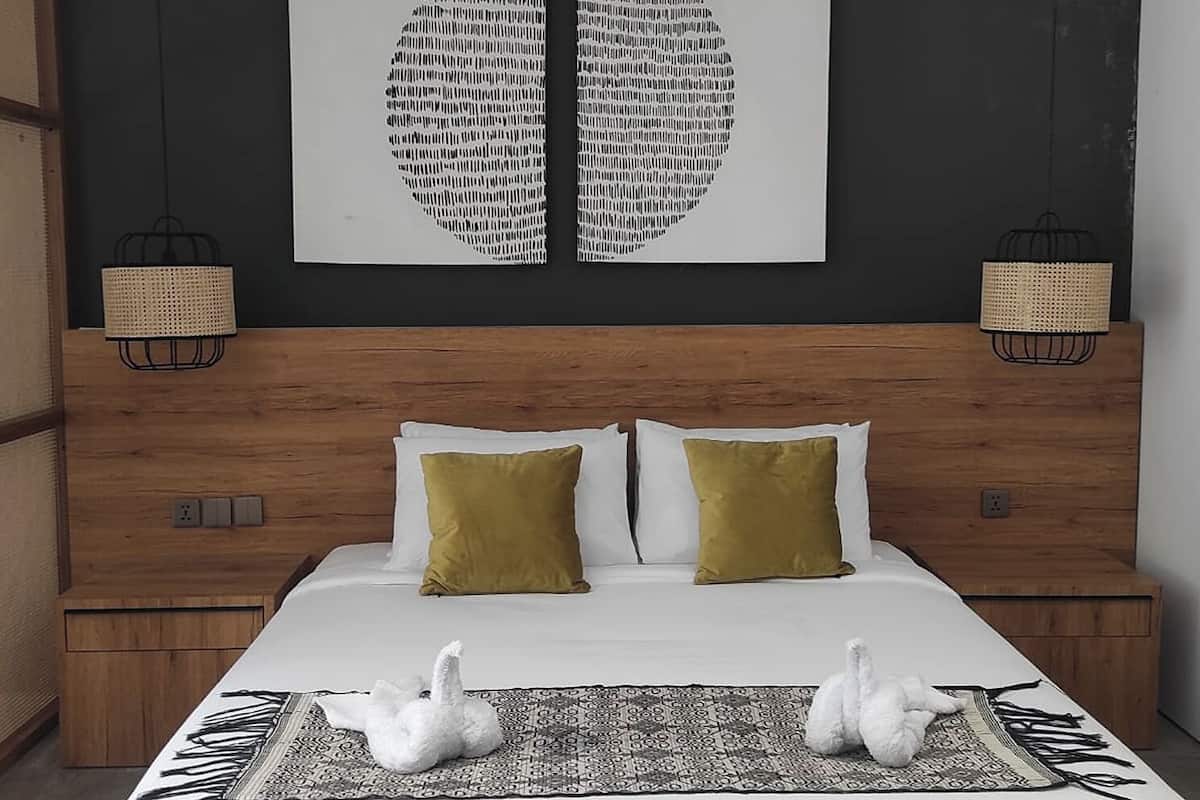 Escritorio, wifi gratis y ropa de cama