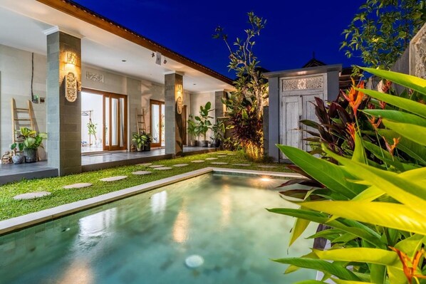 Outdoor pool - Coco Loco Villa (Canggu)