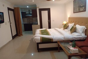 Deluxe Room | Desk, rollaway beds, free WiFi, bed sheets - Hotel Shyam Palace (New Delhi)