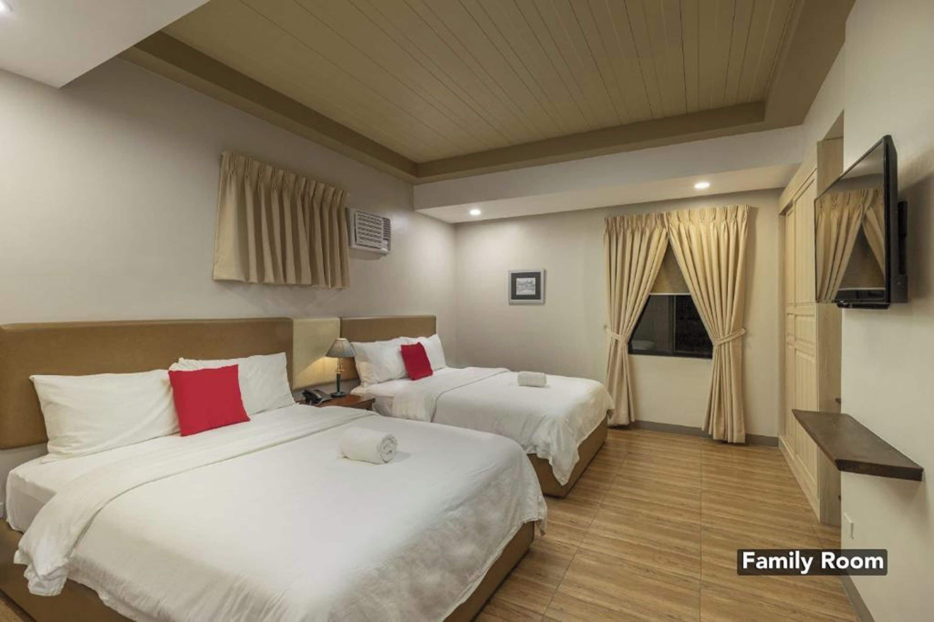 Kamar Keluarga | Meja kerja, Wi-Fi gratis, dan seprai linen