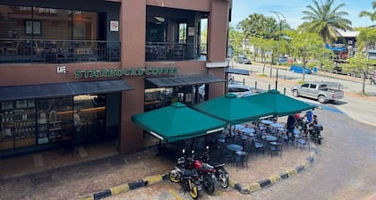 KK Uptown Hostel & Backpackers