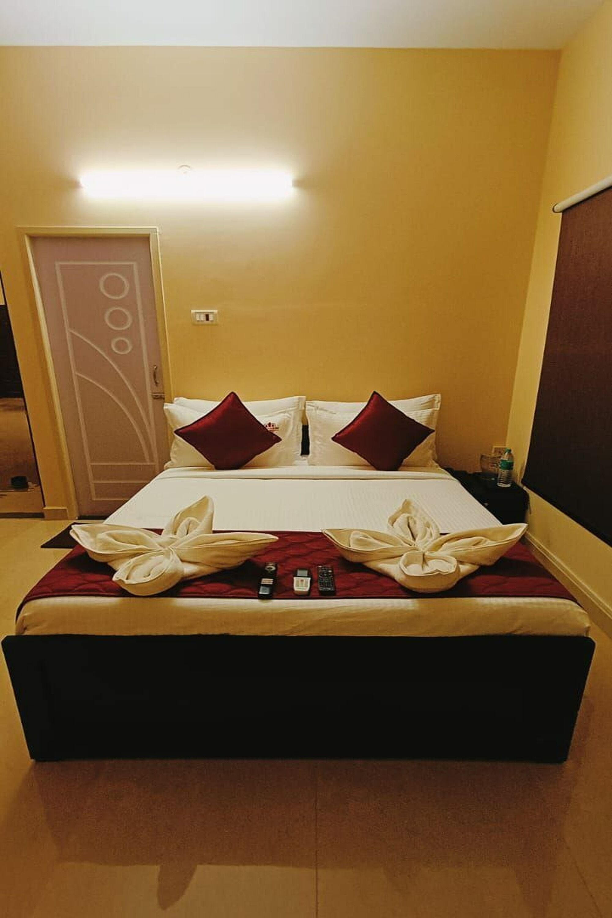 Desk, rollaway beds, free WiFi, bed sheets