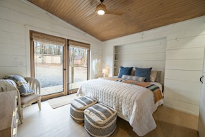 3 bedrooms, desk, iron/ironing board, free WiFi