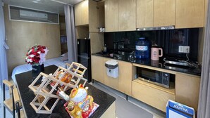 Familiehytte | Eget kjøkken | Kjøleskap på fellesområdet, mikrobølgeovn på fellesområdet og kokeplater