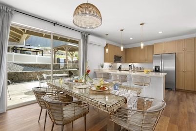 Makaha Villa by AvantStay | Mountain + Ocean Views