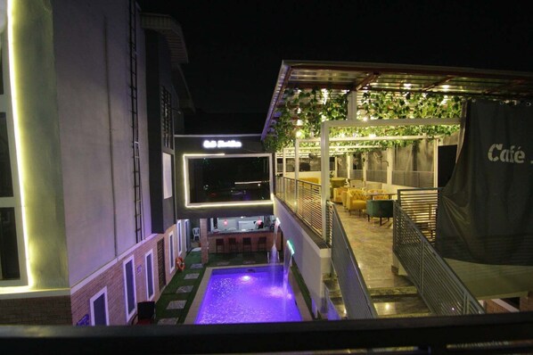 Outdoor pool - Meridian Lodge Hotel and Resort (Benin City)