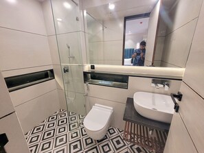 Shower, free toiletries, hair dryer, towels - Baga Bliss by Celestiial Hospitality (Calangute)
