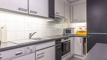 Réfrigérateur, micro-ondes, four, lave-vaisselle