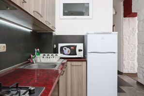 Classic Condo | Private kitchen | Fridge, microwave, stovetop, electric kettle - Stay Inn on Saryan 2 (Yerevan)