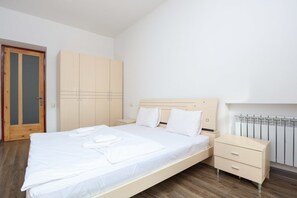 Classic Condo | 2 bedrooms, iron/ironing board, free WiFi, bed sheets - Stay Inn on Saryan 2 (Yerevan)