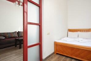 Classic Condo | 2 bedrooms, iron/ironing board, free WiFi, bed sheets