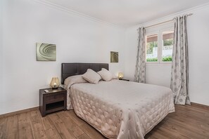 5 habitaciones, tabla de planchar con plancha y wifi gratis