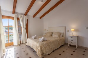 4 chambres, fer et planche à repasser, Wi-Fi gratuit, draps fournis