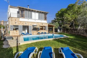 Pool - 4 bedroom villa with barbecue and private pool near the beach (Puerto de Alcudia)