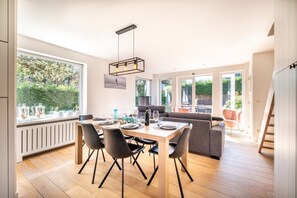 Dining - Villa by the Sea with Jacuzzi (Koksijde)