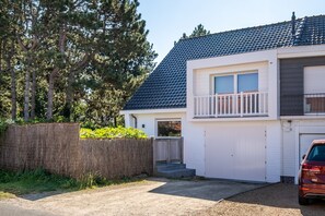 Exterior - Villa by the Sea with Jacuzzi (Koksijde)