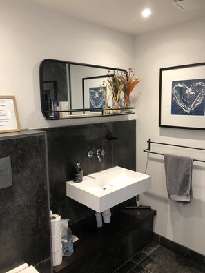 淋浴設備、免費梳洗用品、風筒、提供毛巾