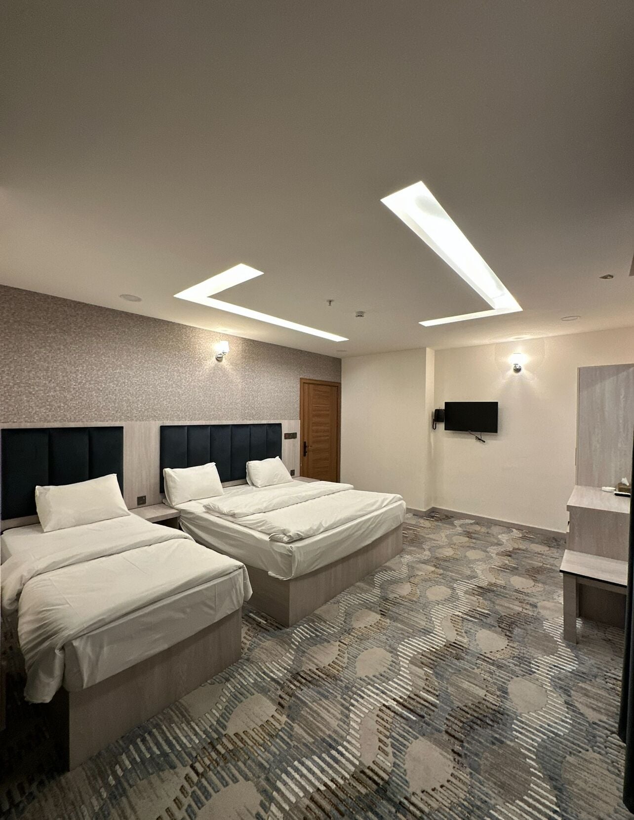 desk, soundproofing, free wifi