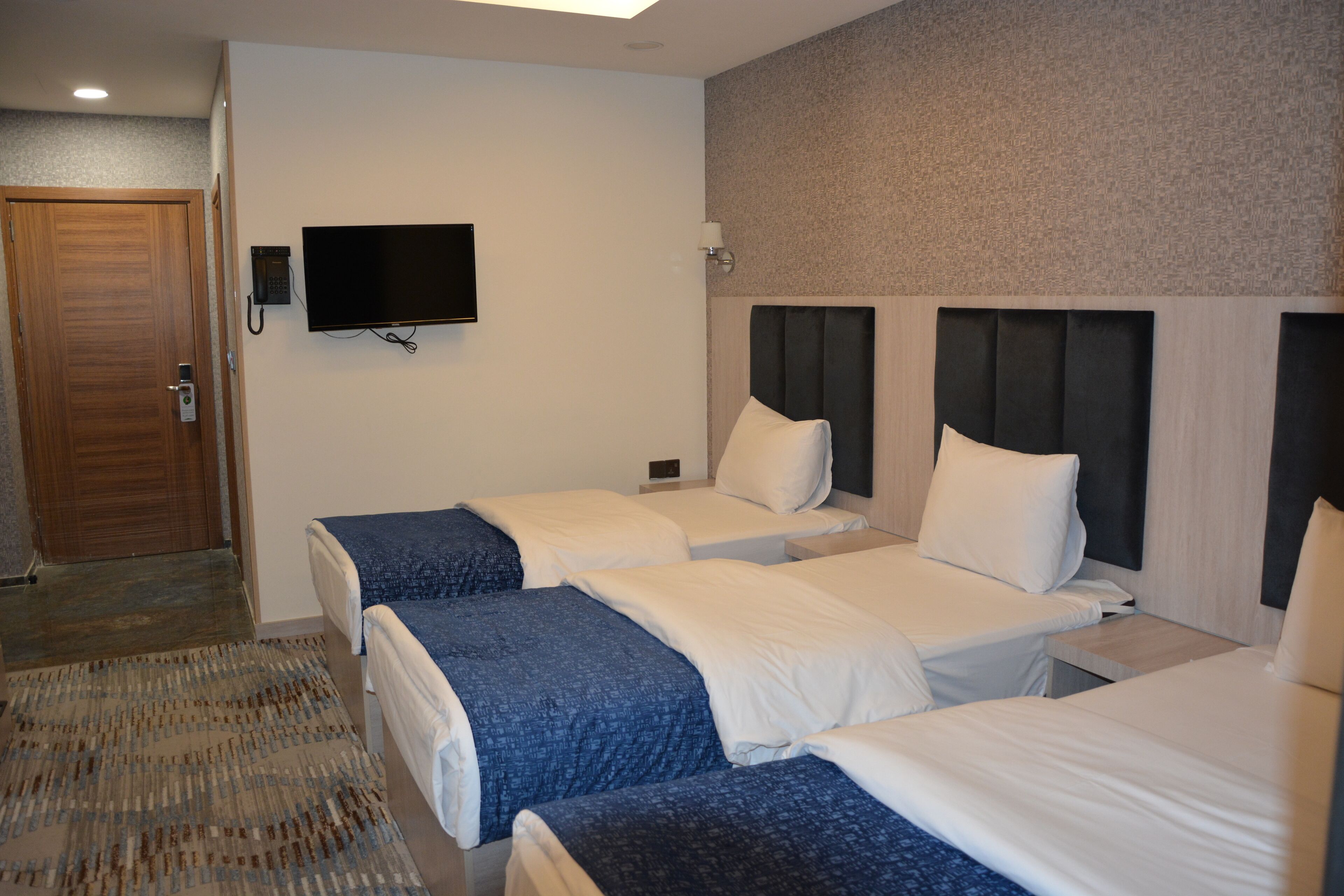 triple room | desk, soundproofing, free wifi