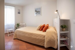 3 chambres, fer et planche à repasser