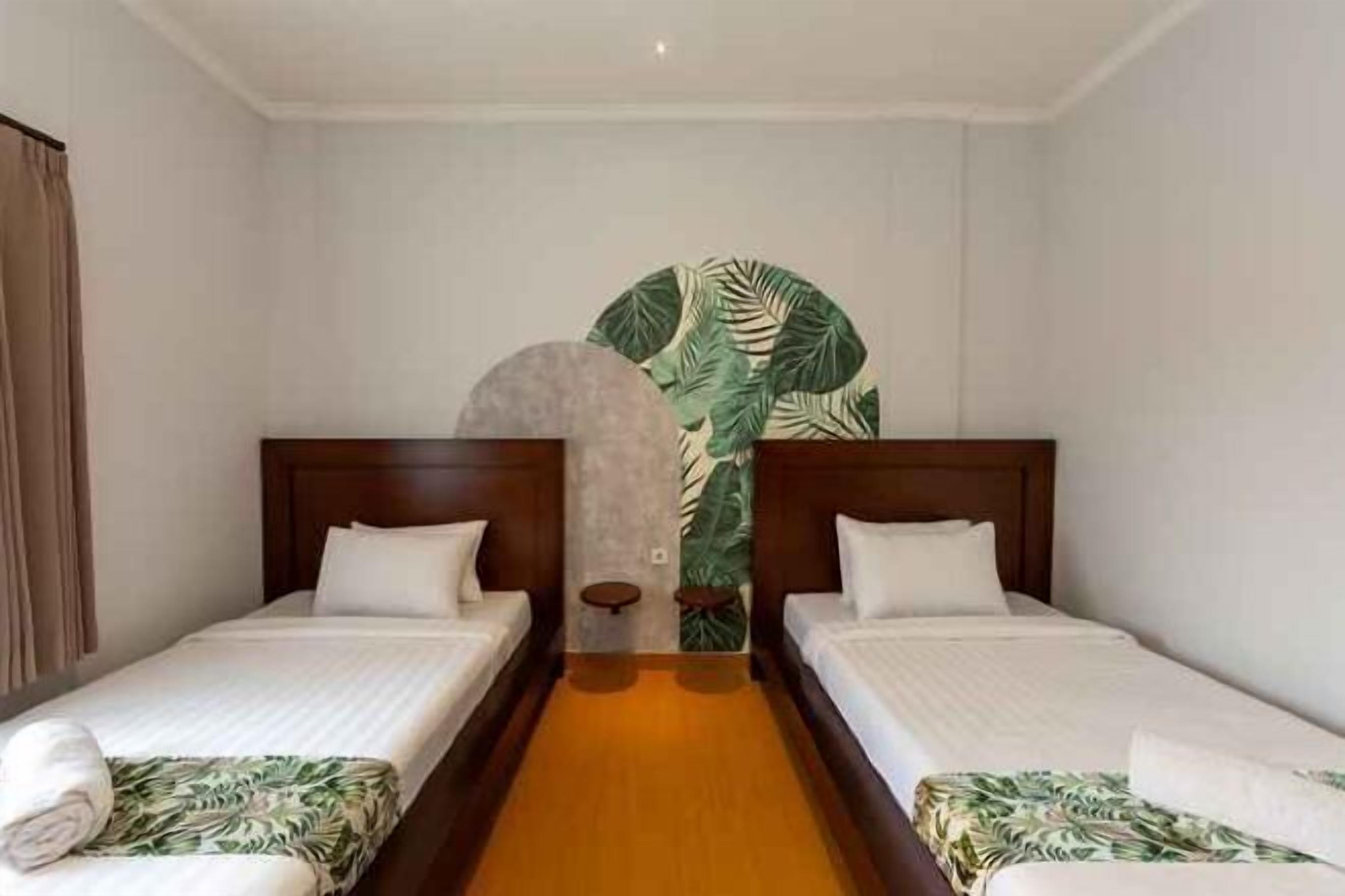 Minibar, skrivebord, wi-fi (inkludert) og sengetøy