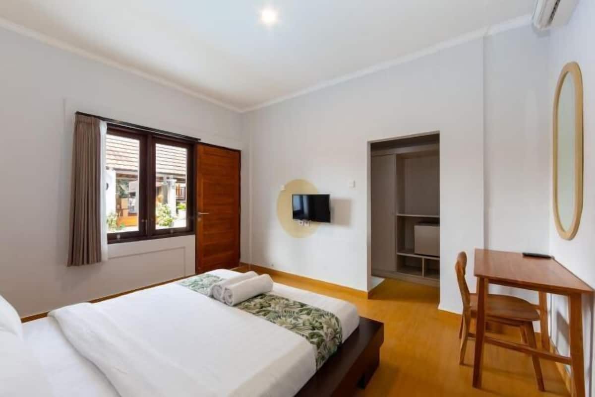 Minibar, escritorio, wifi gratis y ropa de cama