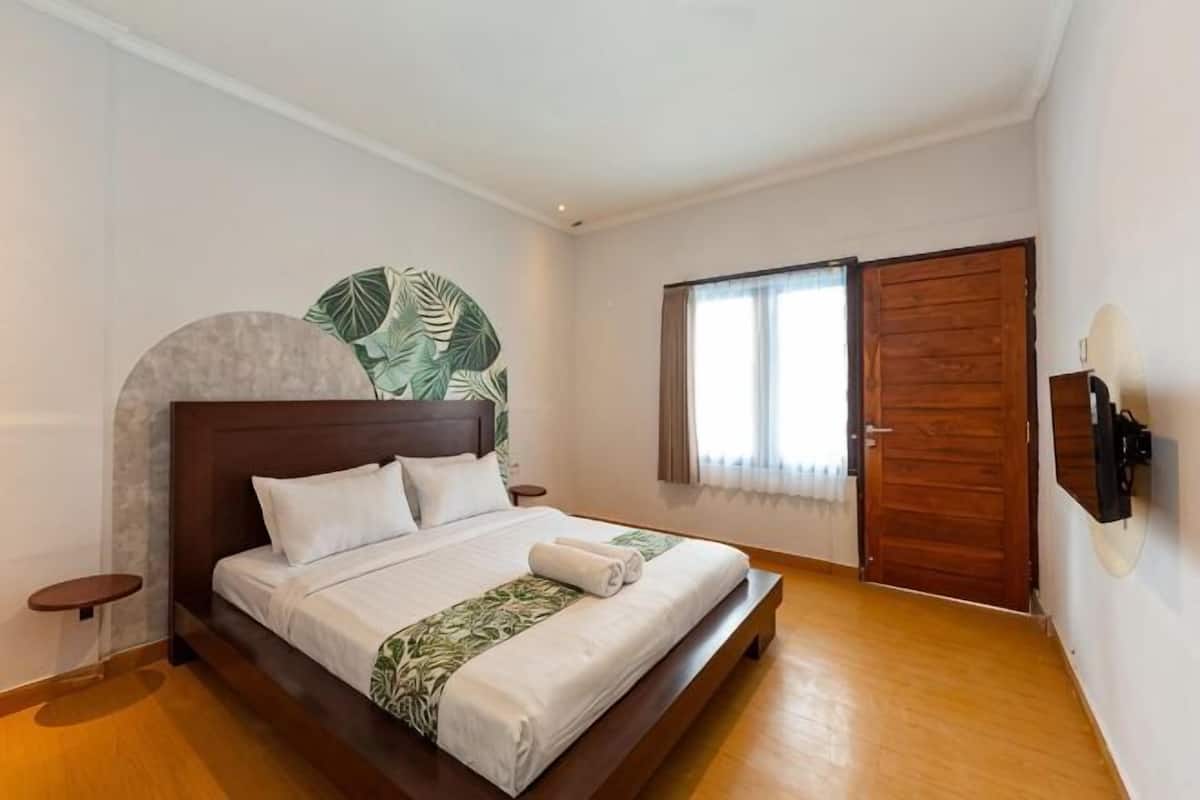 Minibar, escritorio, wifi gratis y ropa de cama