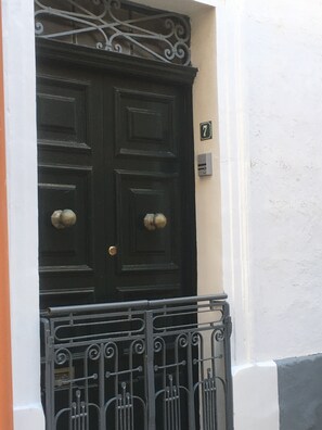 Front of property - Sea Breeze Apartment (Floriana)