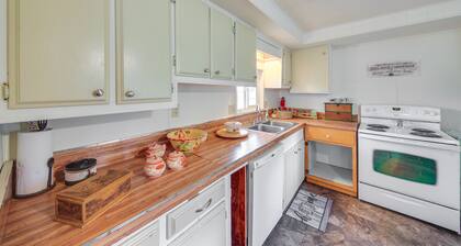 Charming Old Farmhouse in Libby: Pets Welcome!