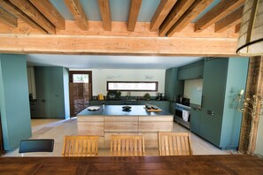 Fridge, microwave, oven, stovetop - Hameau Rénové et son Jardin Nourricier en Forêt de Sologne (Lion-en-Sullias)
