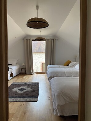 9 chambres, fer et planche à repasser, lit parapluie, Wi-Fi