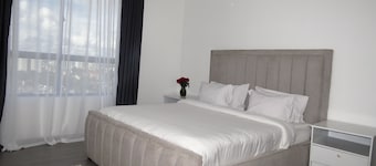 Luxurious 3 bedroom apartment with a pool, a gym and an amazing rooftop view.