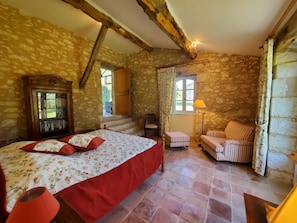 4 slaapkamers, een strijkplank/strijkijzer, wifi, beddengoed