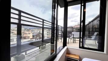 Premier Room, 1 Bedroom, Non Smoking, Balcony (with Kitchen and Washing machine) | Pemandangan balkoni