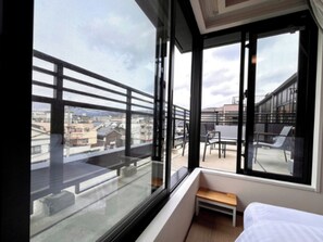 [42.09 sqm] Roof Balcony 1-Bedroom Premier With Kitchen & Washing Machine, Non Smoking | Balcony view