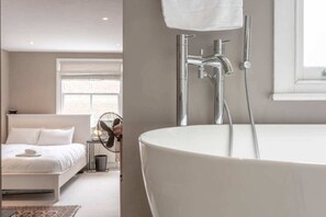 Basic Apartment, Multiple Beds | Bathroom - Contemporary 2BD Flat w/ Patio, Clapham! (London)