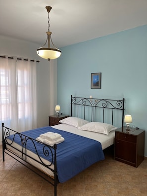Basic Triple Room | Blackout drapes, soundproofing, free WiFi, bed sheets - AKROTIRI (Kithira)