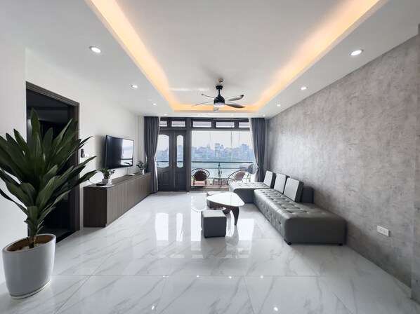 Living area - Family apartment with super chill lake view - Book it now!!!!! (Tay Ho)