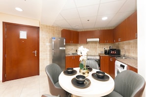 Dining room - Grand Luxury - Lakeside Stylish Apartment With Balcony (Dubai)