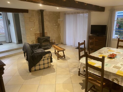 Maison Situé Entre Saintes et Cognac Proche de la N141.animaux Accepté