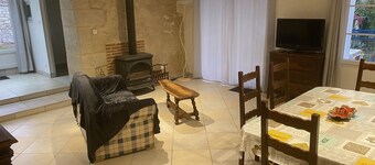 Maison Situé Entre Saintes et Cognac Proche de la N141.animaux Accepté