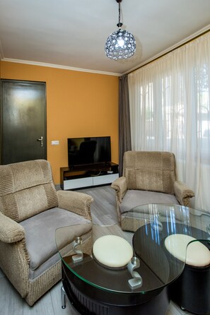 1 bedroom, iron/ironing board, free WiFi, bed sheets - HB apartments Opera II (Tbilisi)