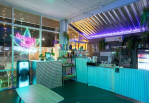 Reception - Ekkamai Buds & Beds - 420 Hostel (Bangkok)