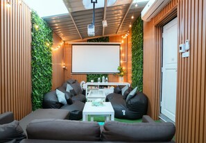 Video game console - Ekkamai Buds & Beds - 420 Hostel (Bangkok)