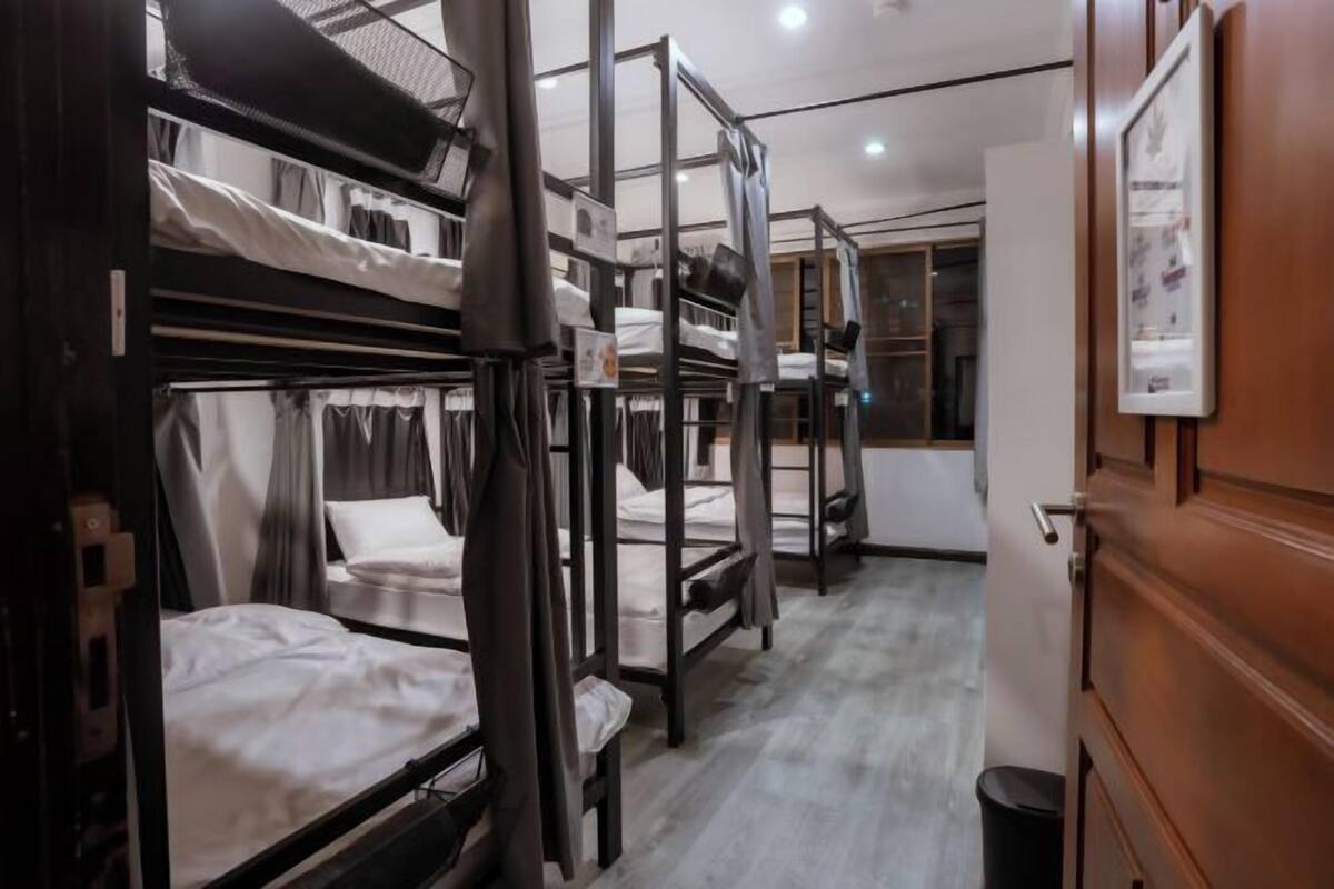 Free WiFi, bed sheets