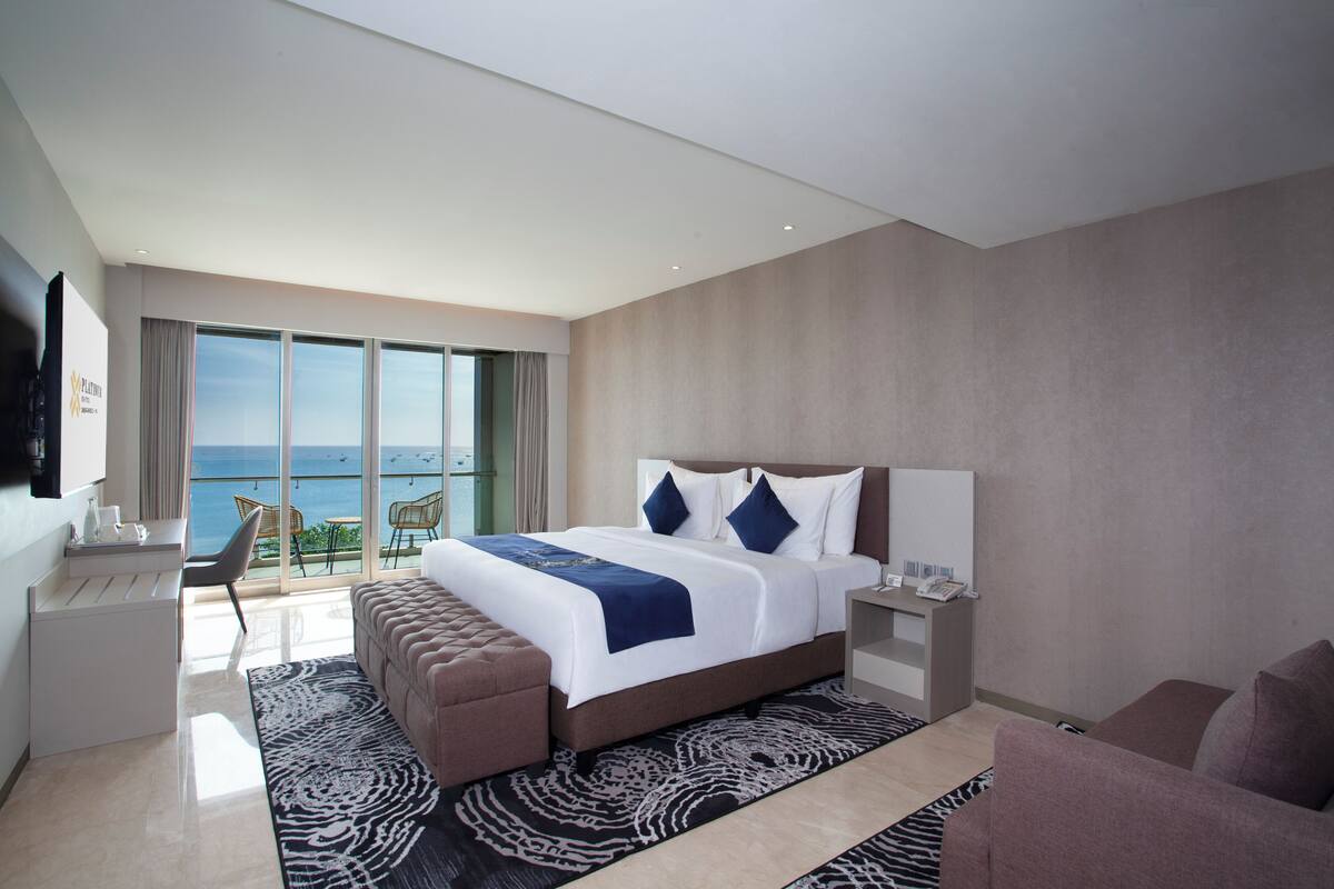 Ocean View Room | In-room safe, soundproofing, iron/ironing board (on request)