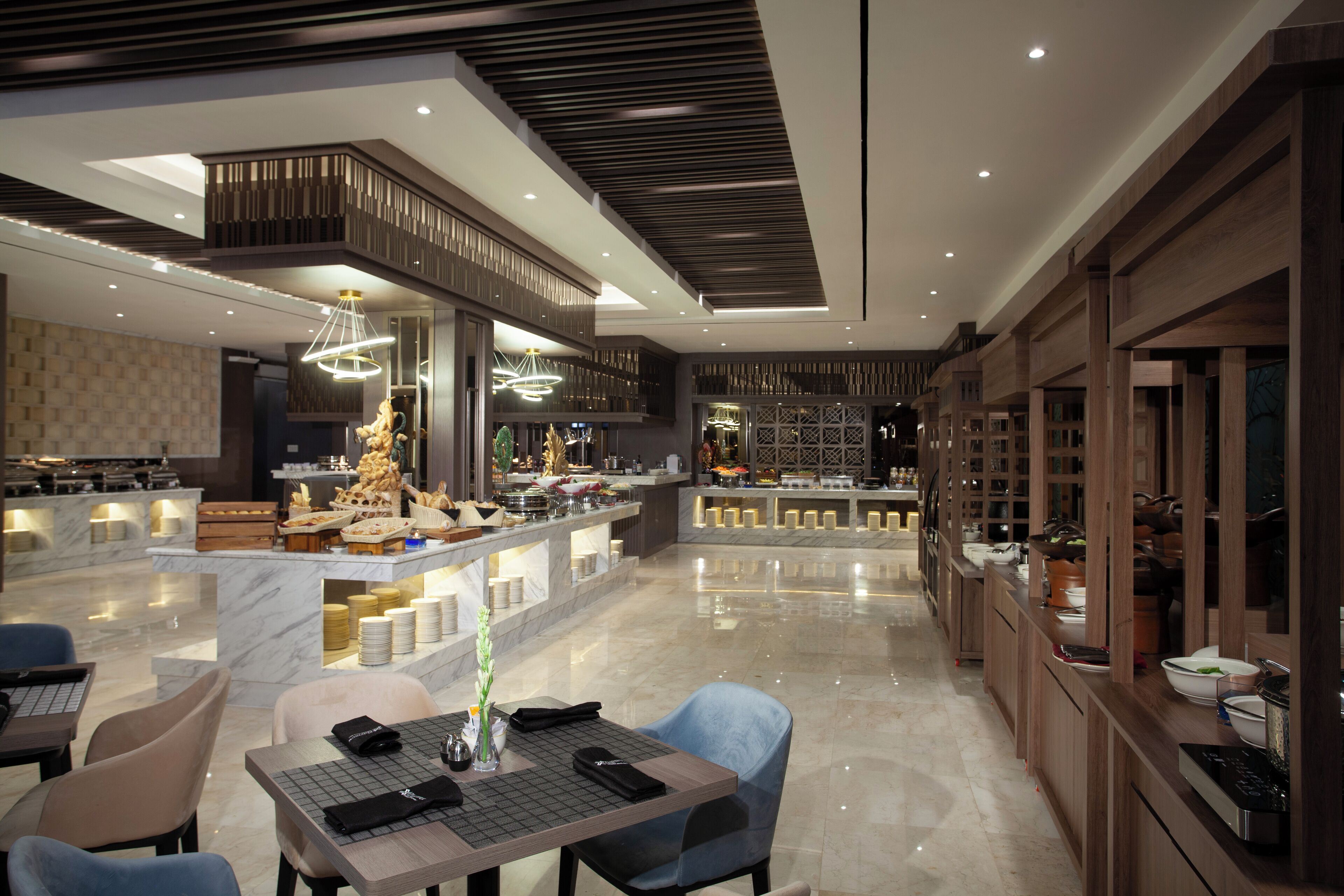 Free daily buffet breakfast