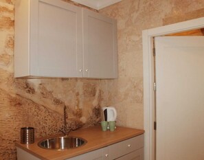 Estúdio básico | Cozinha privada | Fogão, cooktop, chaleira elétrica, torradeira