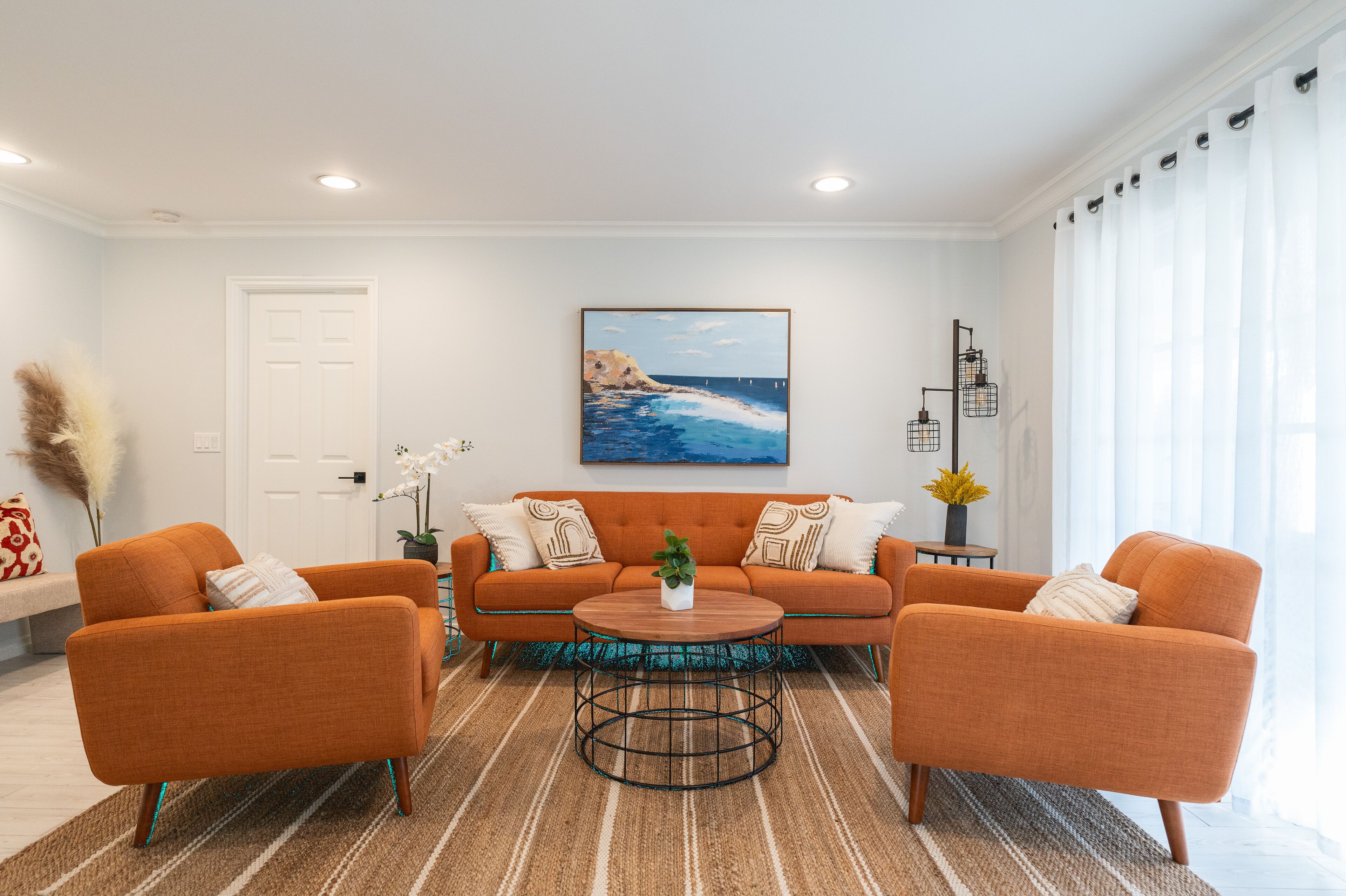 Cozy 3 Bedroom 2 Bathroom One level Home in West Hills