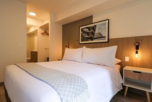 2 bedrooms, desk, iron/ironing board, WiFi - w*| Enchanting 2BR with Balcony in Miraflores (Miraflores)